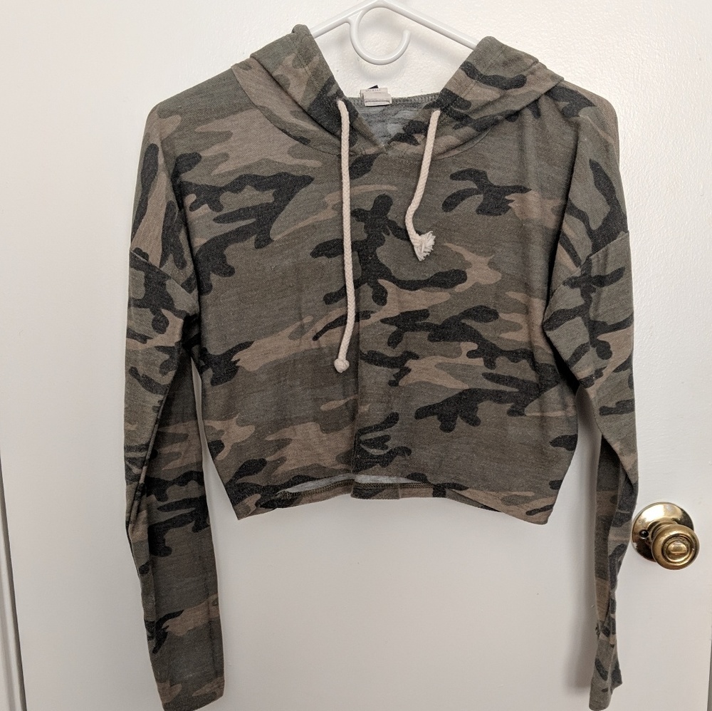 Windsor Cropped long sleeve sweater camo print